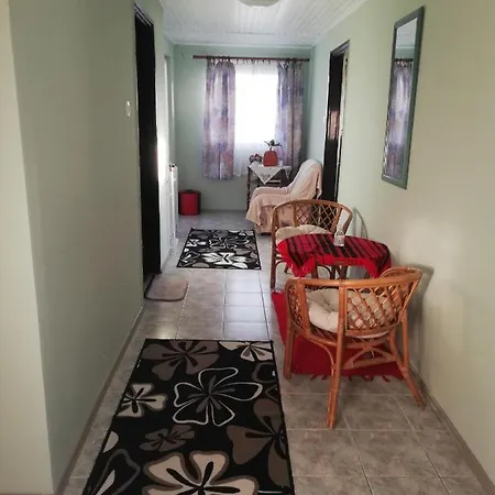 Grill Garten Vendeghaz ゲストハウス 3*