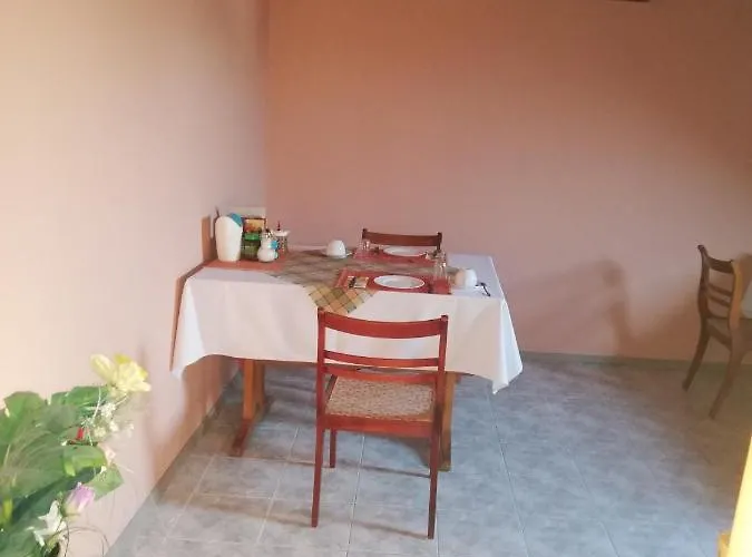 Grill Garten Vendeghaz בית הארחה