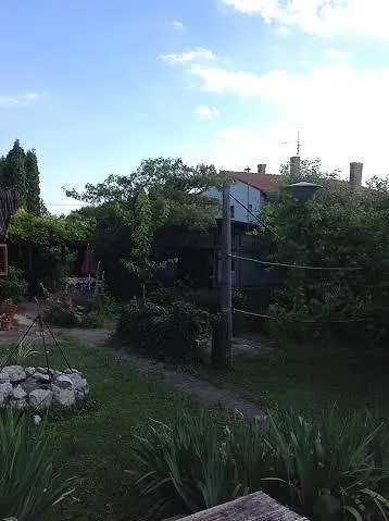 Grill Garten Vendeghaz בית הארחה